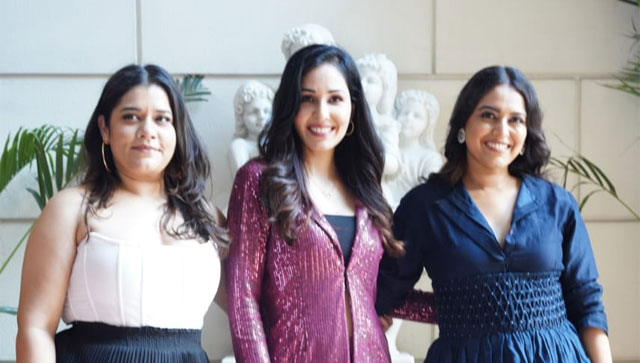 Swara Bhasker, Shikha Talsania and Pooja Chopra arrive in Delhi for the promotions of Jahaan Chaar Yaar Swara Bhasker, Shikha Talsania and Pooja Chopra arrive in Delhi for the promotions of Jahaan Chaar Yaar