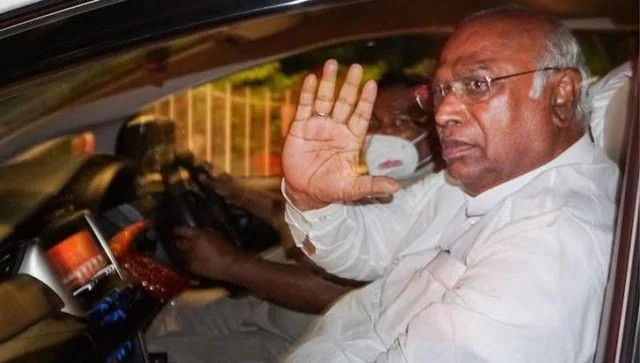 Missed chance at CM's chair, but now Congress chief: The rise and rise of Mallikarjun Kharge Missed chance at CM's chair, but now Congress chief: The rise and rise of Mallikarjun Kharge