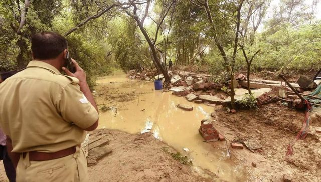 Uttar Pradesh: Two minor girls die after wall of a mud house collapses Uttar Pradesh: Two minor girls die after wall of a mud house collapses
