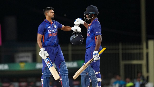 India vs South Africa: 'Iyer's ODI game is lit', Twitterati all praise for Men in Blue after series-levelling victory India vs South Africa: 'Iyer's ODI game is lit', Twitterati all praise for Men in Blue after series-levelling victory