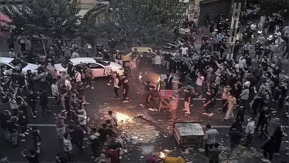 Iran protests: People chant anti-government slogans in Tehran