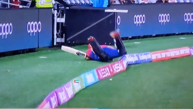 T20 World Cup: Watch — UAE’s Aayan Afzal Khan’s comical fall near boundary rope during Netherlands clash T20 World Cup: Watch — UAE’s Aayan Afzal Khan’s comical fall near boundary rope during Netherlands clash