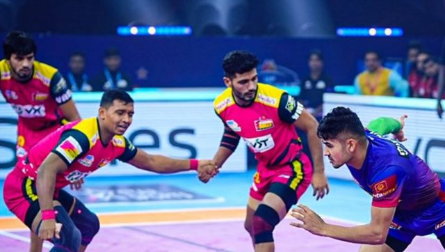 Pro Kabaddi League 2022: Bengaluru Bulls beat Dabang Delhi 47-43; Gujarat Giants register big win Pro Kabaddi League 2022: Bengaluru Bulls beat Dabang Delhi 47-43; Gujarat Giants register big win