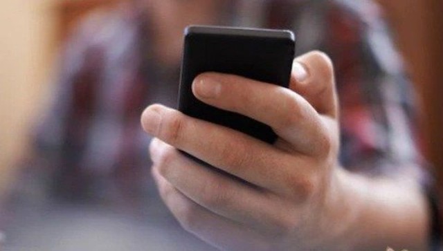 Maharashtra government launches campaign appealing to people to say 'Vande Mataram' on phone calls instead of 'Hello' Maharashtra government launches campaign appealing to people to say 'Vande Mataram' on phone calls instead of 'Hello'