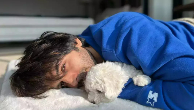 Kartik Aaryan reveals his fur ball Katori doesn’t let him leave for work, calls her 'Spoilt Kid' Kartik Aaryan reveals his fur ball Katori doesn’t let him leave for work, calls her 'Spoilt Kid'