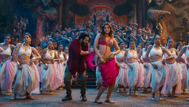 Bhediya song Thumkeshwari: Varun Dhawan-Kriti Sanon burn the dance floor with their sizzling chemistry Bhediya song Thumkeshwari: Varun Dhawan-Kriti Sanon burn the dance floor with their sizzling chemistry