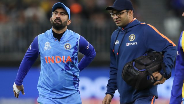 T20 World Cup: Is Dinesh Karthik fit to play against Bangladesh? Rahul Dravid answers T20 World Cup: Is Dinesh Karthik fit to play against Bangladesh? Rahul Dravid answers