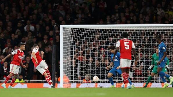 Europa League: Arsenal reach knockout stages with win over PSV