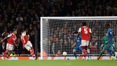 Europa League: Arsenal reach knockout stages with win over PSV
