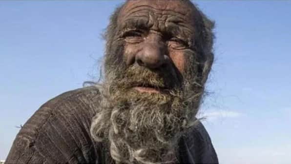 'World's dirtiest man' Amou Haji dies shortly after taking first bath in decades
