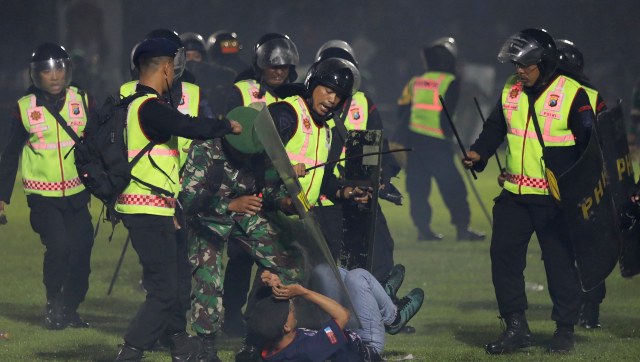 Indonesia football stampede: Manchester United, Barcelona and other clubs offer condolences to families affected Indonesia football stampede: Manchester United, Barcelona and other clubs offer condolences to families affected