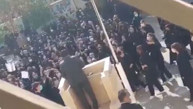 WATCH: Schoolgirls in Iran heckle 'morality police' sent to enforce hijab WATCH: Schoolgirls in Iran heckle 'morality police' sent to enforce hijab