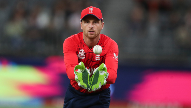 England vs New Zealand: Jos Buttler goes for LBW review after ball hits Glenn Phillips' bat in 1st T20I; see video England vs New Zealand: Jos Buttler goes for LBW review after ball hits Glenn Phillips' bat in 1st T20I; see video