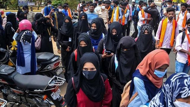 Karnataka Hijab ban: Supreme Court delivers split verdict, case now before CJI Karnataka Hijab ban: Supreme Court delivers split verdict, case now before CJI