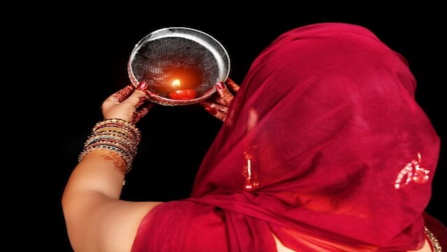 Karwa Chauth like no other: Woman beats up husband caught shopping with girlfriend on special day - WATCH Karwa Chauth like no other: Woman beats up husband caught shopping with girlfriend on special day - WATCH