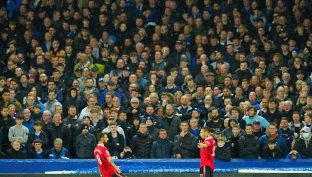 Premier League: Manchester United fans complain about ticket reduction at Chelsea Premier League: Manchester United fans complain about ticket reduction at Chelsea