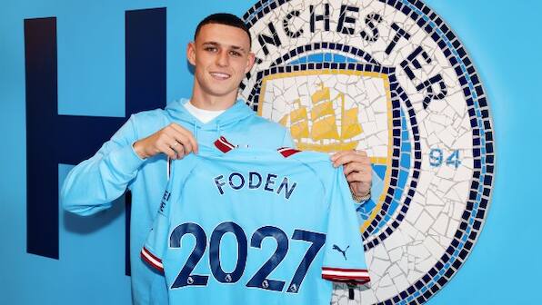 Phil Foden signs three-year contract extension with Manchester City, to stay until 2027