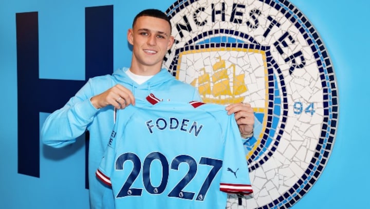 Phil Foden signs three-year contract extension with Manchester City, to stay until 2027