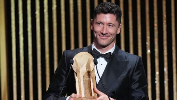 Robert Lewandowski wins Gerd Mueller Trophy for top scorer