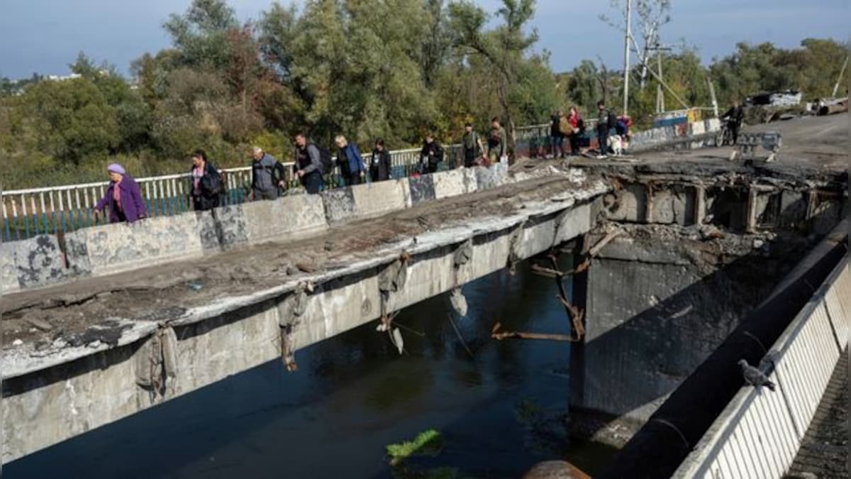 Russia withdraws troops after Ukraine encircles key city of Lyman