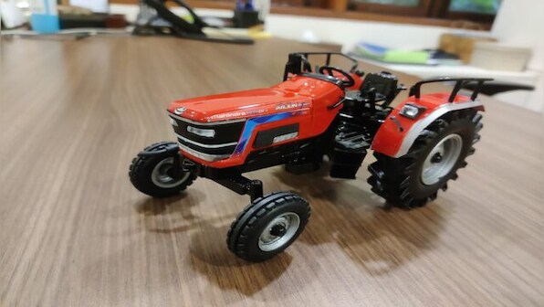 Guess country in Anand Mahindra’s latest Twitter quiz. Prize? Scale model of tractor