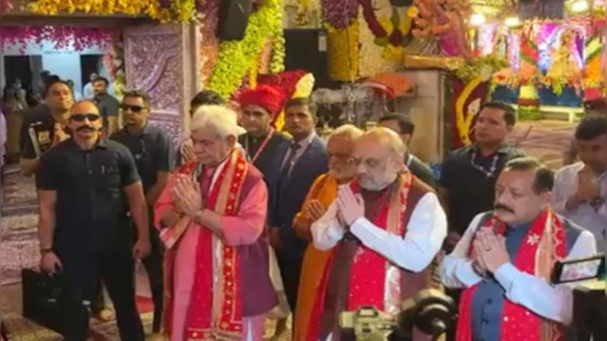 Amit Shah offers prayer at Vaishno Devi shrine, will address public meeting in Rajouri shortly