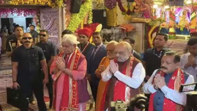 Amit Shah offers prayer at Vaishno Devi shrine, will address public meeting in Rajouri shortly Amit Shah offers prayer at Vaishno Devi shrine, will address public meeting in Rajouri shortly