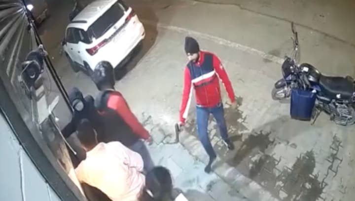 Watch: Robbers steal SUV at gunpoint near Delhi Cantonment