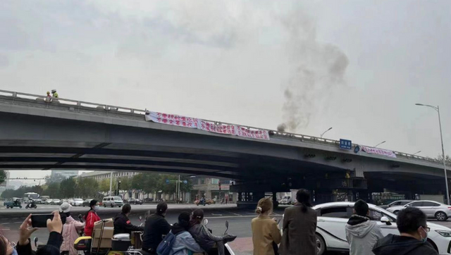 Sitong Bridge’s ‘New Tankman’: Banner of freedom from Xi Jinping makes way out of China Sitong Bridge’s ‘New Tankman’: Banner of freedom from Xi Jinping makes way out of China