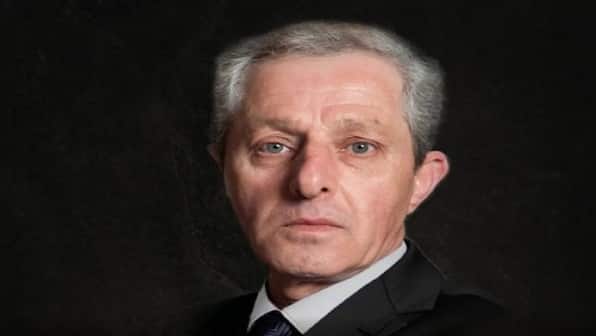 Who is Albert Sola, the waiter who claimed to be ex-king of Spain's love child?