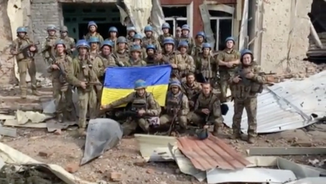 Ukraine recaptures key town in newly annexed Russian territory day after formal annexation Ukraine recaptures key town in newly annexed Russian territory day after formal annexation
