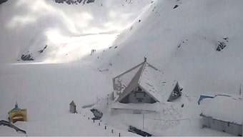 Uttarakhand: Heavy Snowfall leads Hemkund Sahib pilgrimage stop before official closing