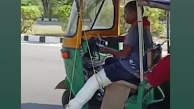 Watch: Man drives auto rickshaw with plastered leg, wins hearts