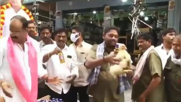 Harsh Goenka shares 'unique way of giving freebies'; internet left in splits
