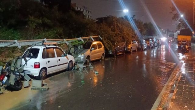 Bengaluru: Wall collapses after heavy rain lashes city, several vehicles damaged Bengaluru: Wall collapses after heavy rain lashes city, several vehicles damaged