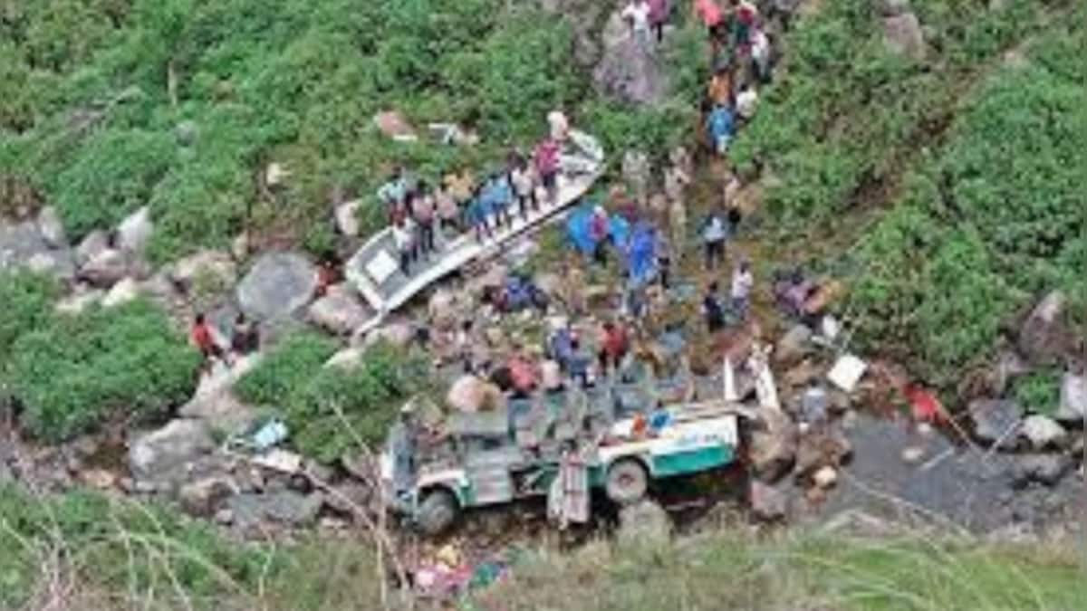 Uttarakhand Bus Accident: 25 killed as bus falls into ditch in Pauri ...