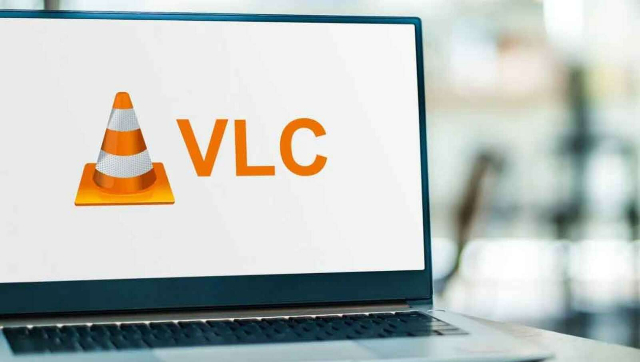VLC threatens to sue DoT and MeitY for blocking website, stopping users from downloading application VLC threatens to sue DoT and MeitY for blocking website, stopping users from downloading application