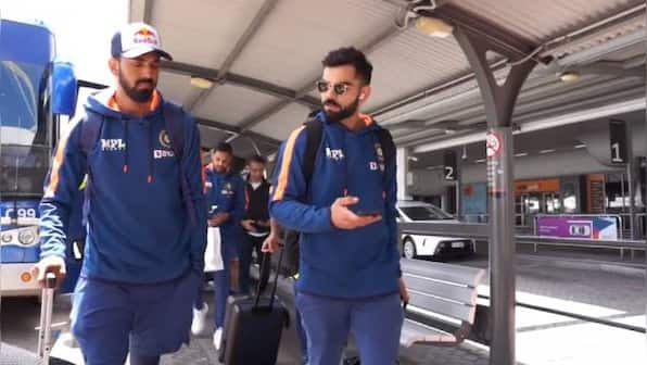 Virat Kohli shares frame with Melbourne women's hockey team, see photo