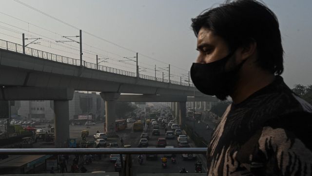 Delhi's air quality plunges to 'very poor' category Delhi's air quality plunges to 'very poor' category