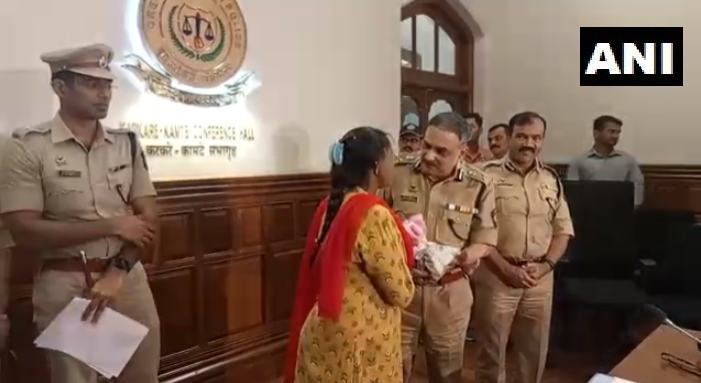 Mumbai cops nab couple for abducting 2-month-old within hours of crime Mumbai cops nab couple for abducting 2-month-old within hours of crime