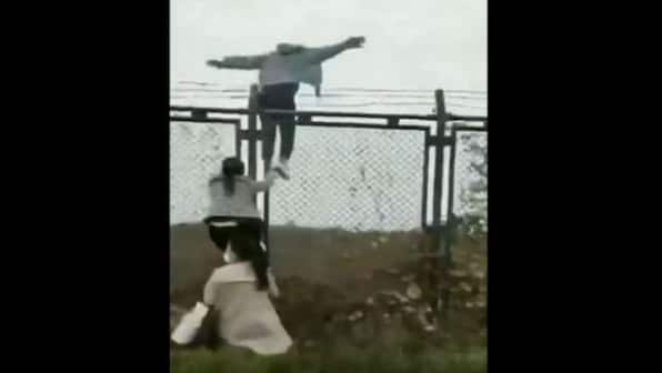 Watch: Workers flee COVID-19 lockdown at China's biggest iPhone factory