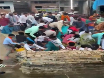 Crowded canal culvert collapses in UP's Chandauli during Chhath celebrations Crowded canal culvert collapses in UP's Chandauli during Chhath celebrations