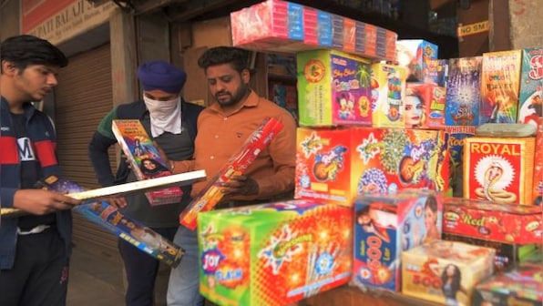New Year 2023: From creating memory wall to bursting green crackers, best ways to celebrate beginnings
