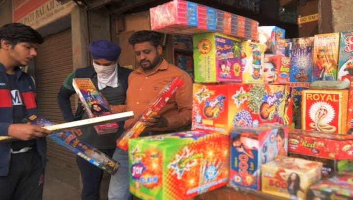 New Year 2023: From creating memory wall to bursting green crackers, best ways to celebrate beginnings