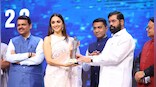 Kiara Advani wins the Maharashtrian of the year Award from CM Eknath Shinde