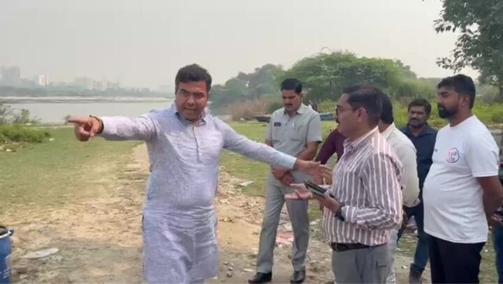 'Besharam, ghatiya aadmi': BJP MP Parvesh Verma gets into heated argument with DJB official at Yamuna ghat