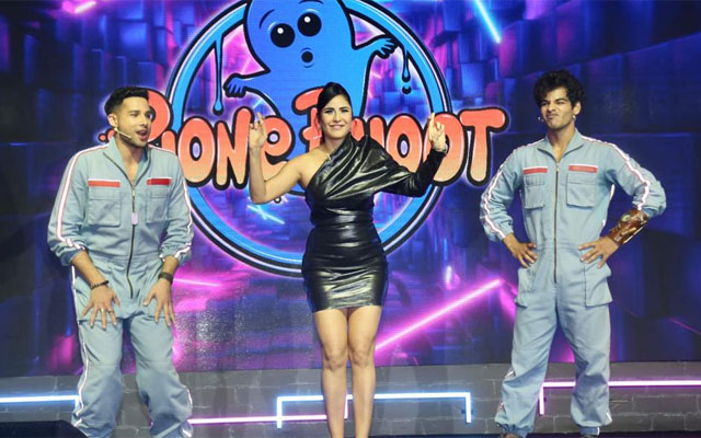Katrina Kaif, Siddhant Chaturvedi & Ishaan Khatter groove to Punjabi dance numbers at the audio launch of Phone Bhoot Katrina Kaif, Siddhant Chaturvedi & Ishaan Khatter groove to Punjabi dance numbers at the audio launch of Phone Bhoot
