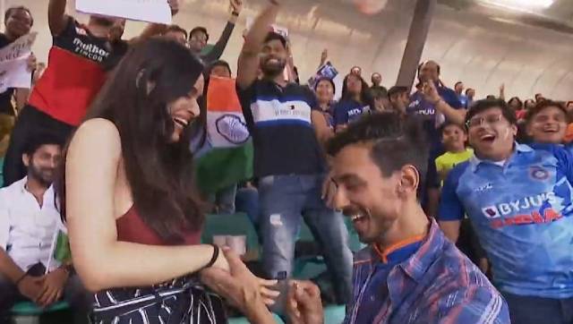 'It’s a yes': Amid India vs Netherland World Cup clash, fan proposes to his partner 'It’s a yes': Amid India vs Netherland World Cup clash, fan proposes to his partner