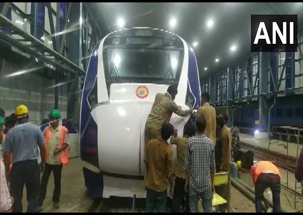 Vande Bharat Express accident: Nose Cone Cover of front coach replaced with new one in Mumbai Vande Bharat Express accident: Nose Cone Cover of front coach replaced with new one in Mumbai