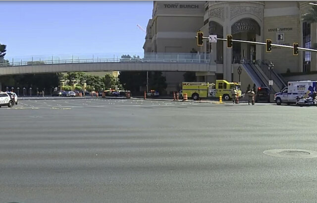 US: 2 dead, 6 injured in stabbings along Las Vegas Strip US: 2 dead, 6 injured in stabbings along Las Vegas Strip
